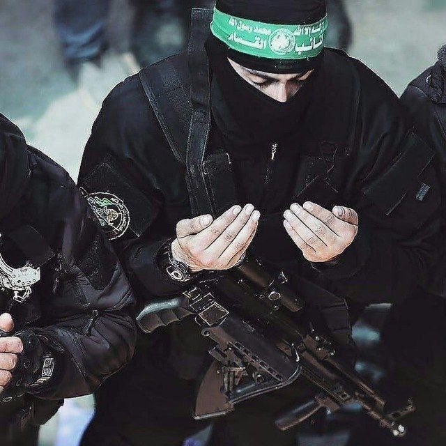 Kanı ve canıyla cihada destek olamayanlar, sesleri ve mallarıyla fiili ve kavli dua ederek desteklesinler. 

Allah'ım, Kassam ve adam gibi adamlarıyla birlikte ol.