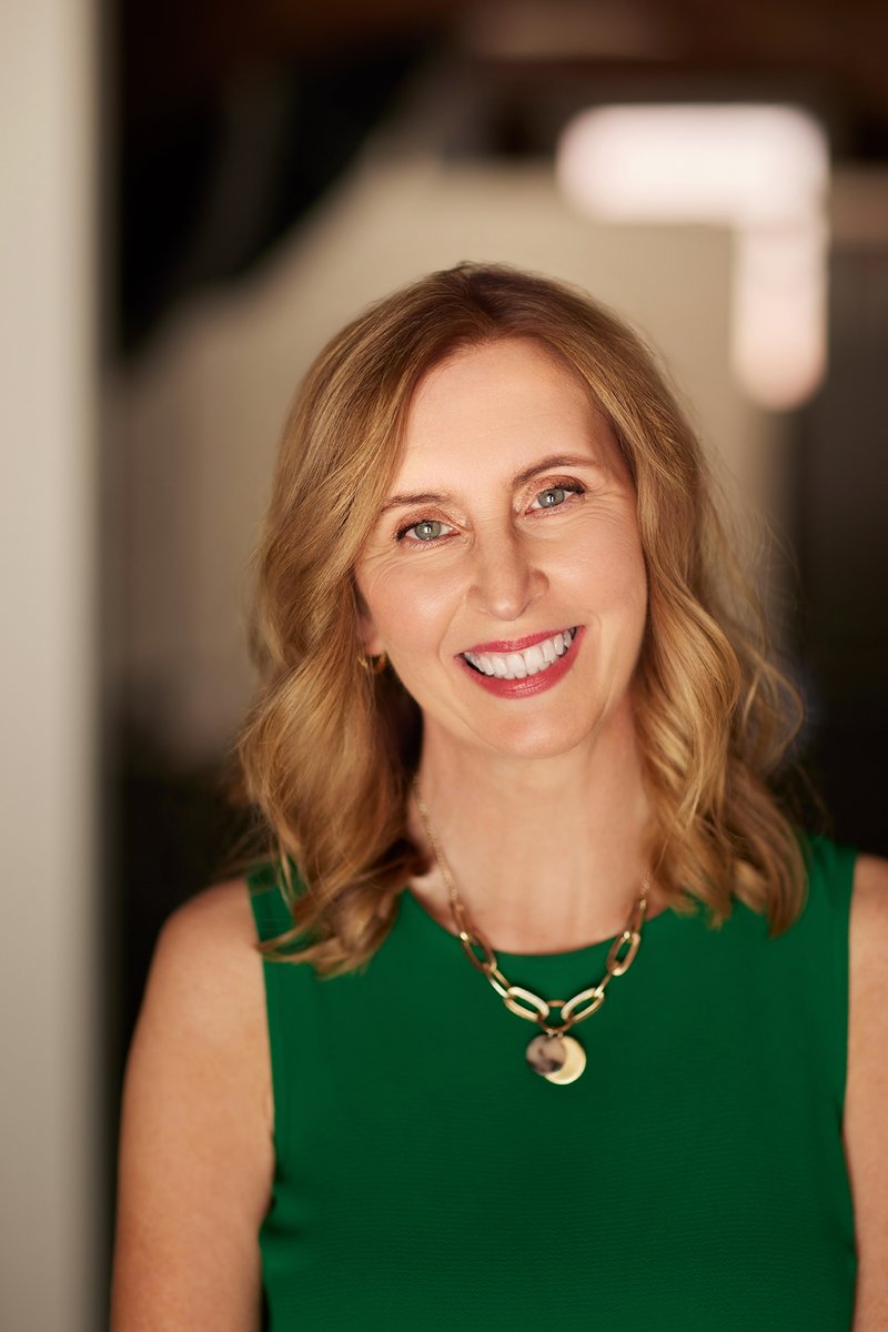 "It is the preoccupation with possessions , more than anything else, that prevents us from living freely and nobly" Bertrand Russell. So which one did author Gail Holmes chose? podcasts.apple.com/au/podcast/182…