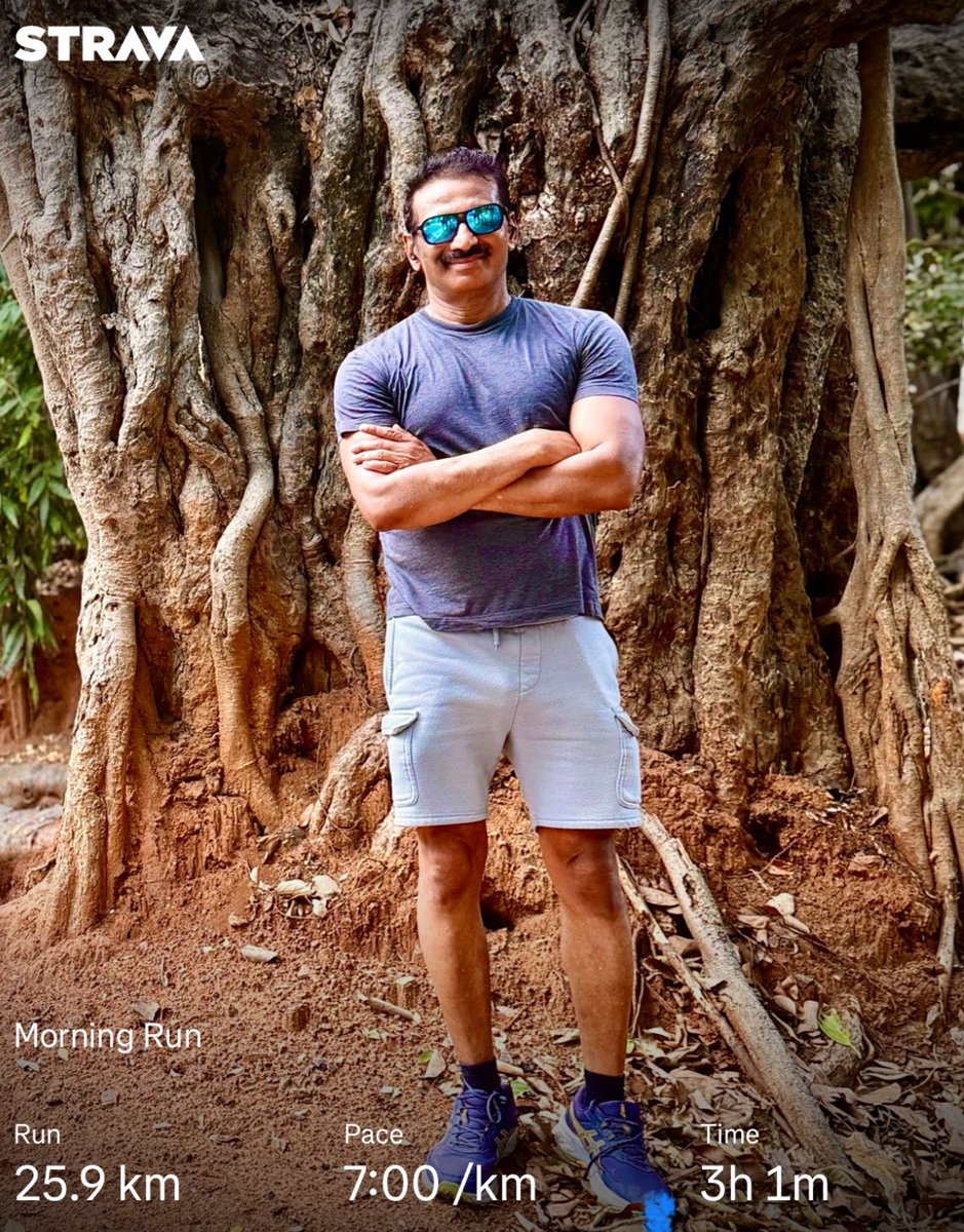 Running teaches you to be humble.
The ego gets tired. The ambition fades.
And what’s left is something far more honest — just a man, his breath, and the road ahead.#running #halfmarathon #weeklylongrun