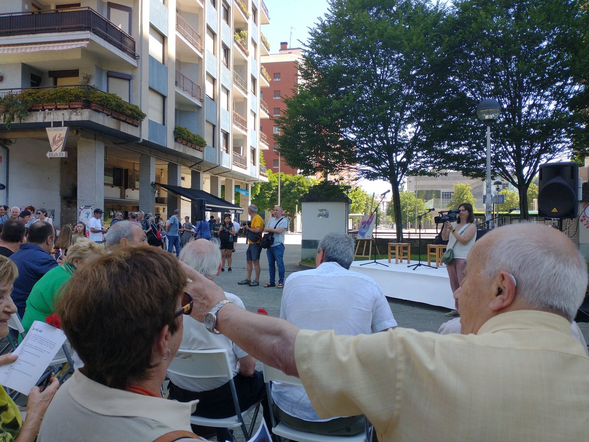 Bihar, ekainak 30, 30 urte beteko dira #Rosa Zarra hil zela Ertzaintzaren pilotakada batek eragindako zaurien ondorioz. 1995eko ekainaren 22an jaso zuen pilotakada, eta zortzi egun geroago hil zen. Aurten lortu da Rosa poliziaren indarkeriaren biktima gisa aitortzea.