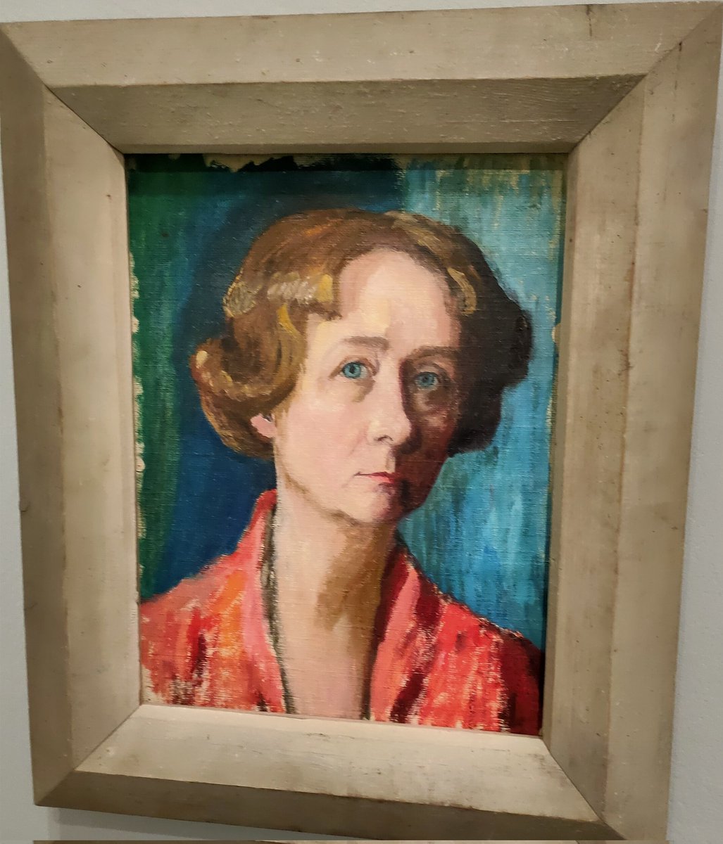 CBreteuil's tweet photo. [La profondeur Gabriele Münter]
#CarnetDeCulture

Parfois vous parcourez une expo sans parvenir à mettre le doigt sur le "pourquoi" 🤔

L'œuvre de Münter m'a plu, j'ai aimé ses productions, sa variété... Mais POURQUOI ?

Réponse dans un fil plein de couleurs ⤵️
(autoportrait)
