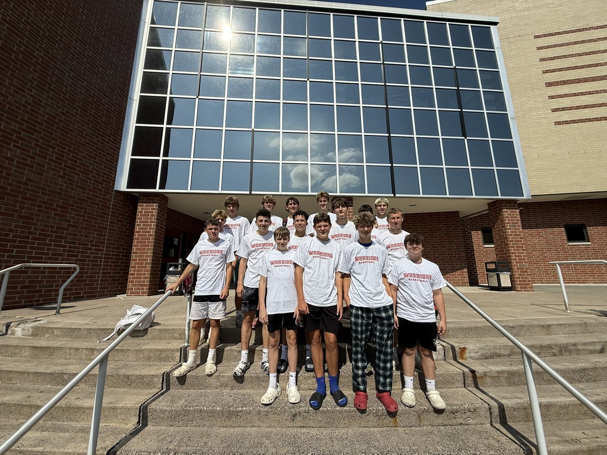 coachrizzo33's tweet photo. ESU Team Camp ✔️These guys are putting a lot of time in and they are going to disrupt any preconceived notions that exist about PGA 🏀 as this program continues to move forward in year 1. This staff is excited about these dudes! #changehabits #remake https://t.co/dnm8GuGvhm