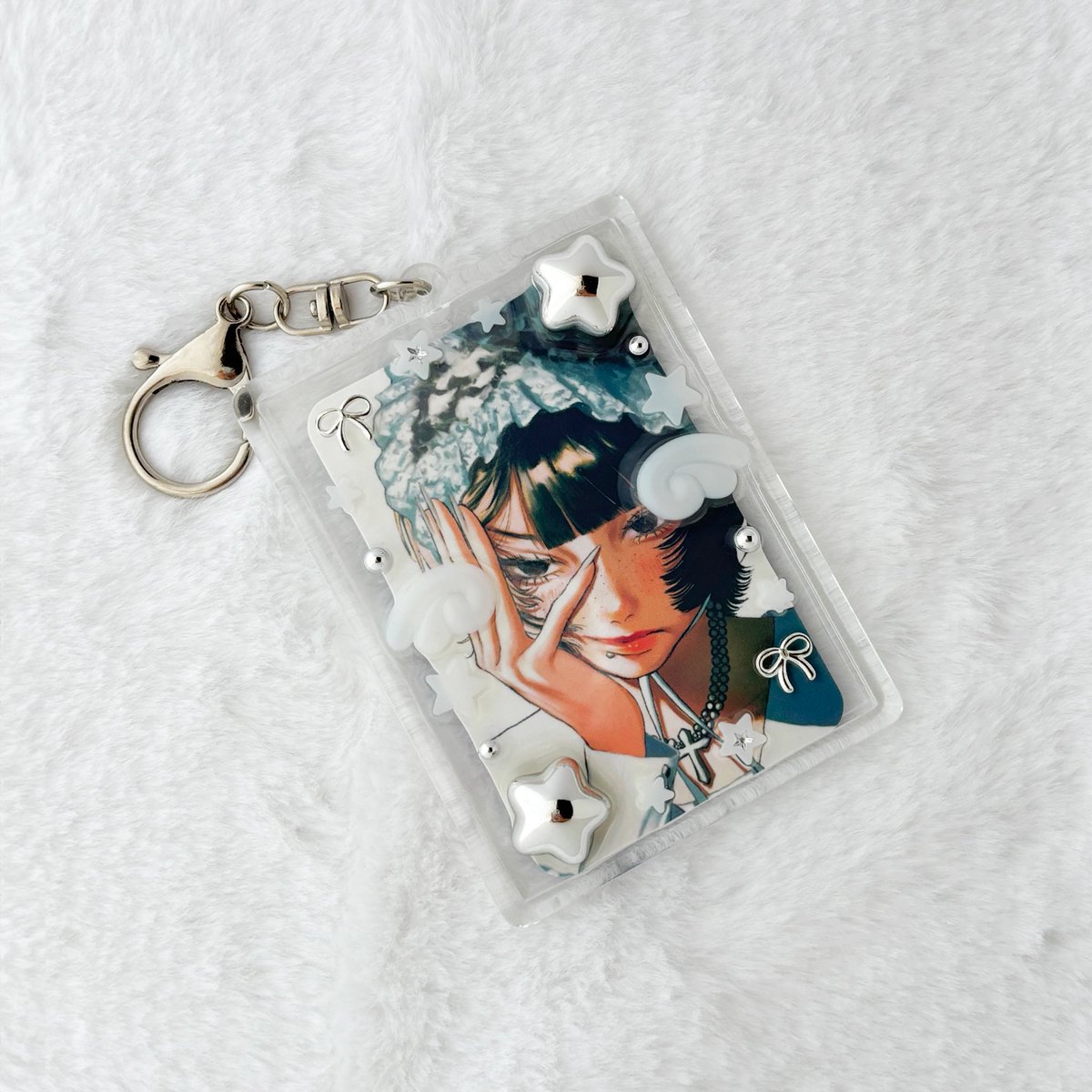 ꧁꒰ঌ 𝐍𝐄𝐖 𝐆𝐎𝐎𝐃𝐒 ໒꒱꧂
🎠 トレーディングカード 🎠

表面はオーロラ加工有(全４種類)
※ケースは付属しません
#デザフェス61  #デザフェス