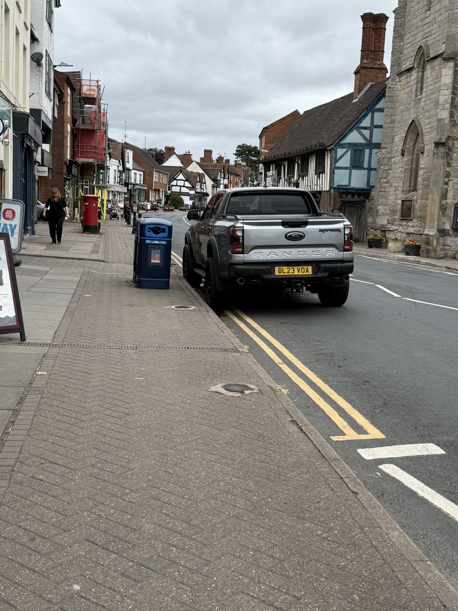 Annoyed N' Angry (@annoyednangry) on Twitter photo <a href="/YPLAC/">You Park Like a C***</a> <a href="/Warwickshire_CC/">Warwickshire County Council</a> #DoubleYellows #CrossingZigZags #NoBlueBadge #EntitledWanker #HenleyInArden <a href="/YPLAC/">You Park Like a C***</a> <a href="/Warwickshire_CC/">Warwickshire County Council</a> #DoubleYellows #CrossingZigZags #NoBlueBadge #EntitledWanker #HenleyInArden
