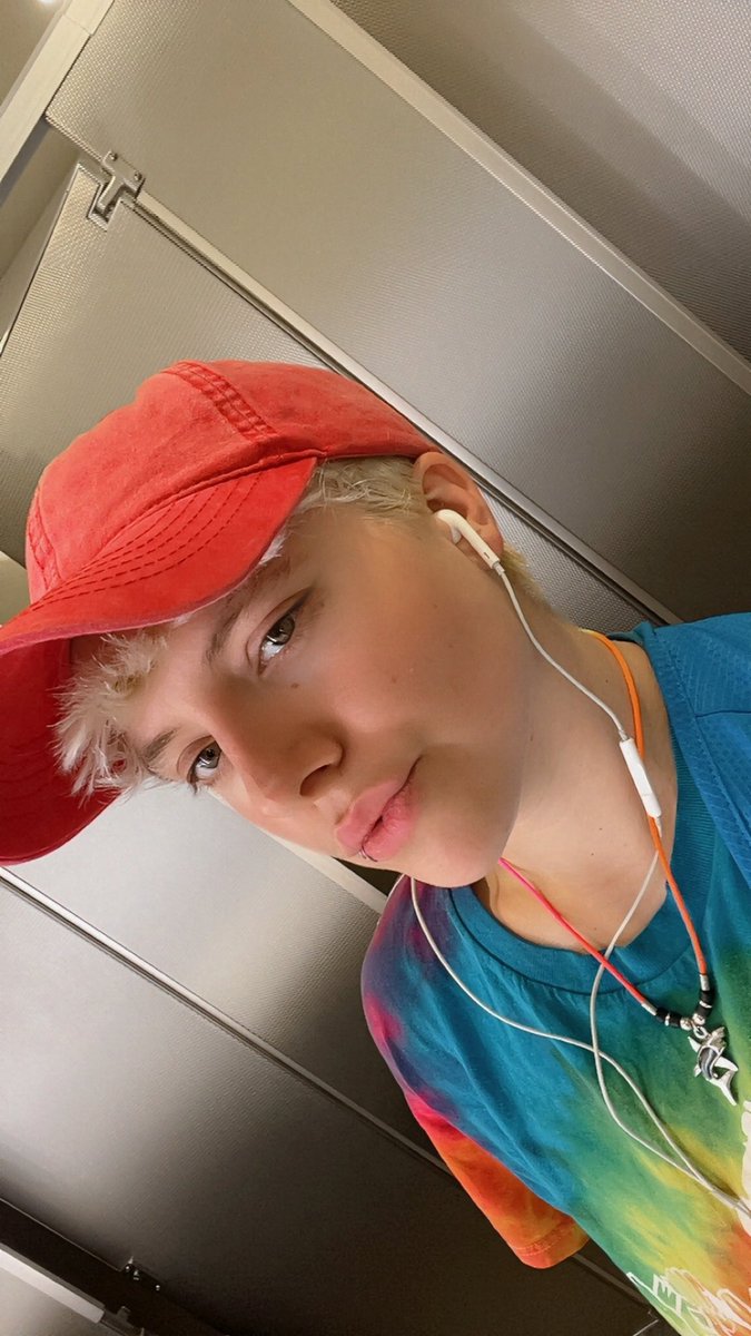 I don’t care about your bills. I want a shopping spree. Be a good money slave. 💸💖 paypigs must obey.