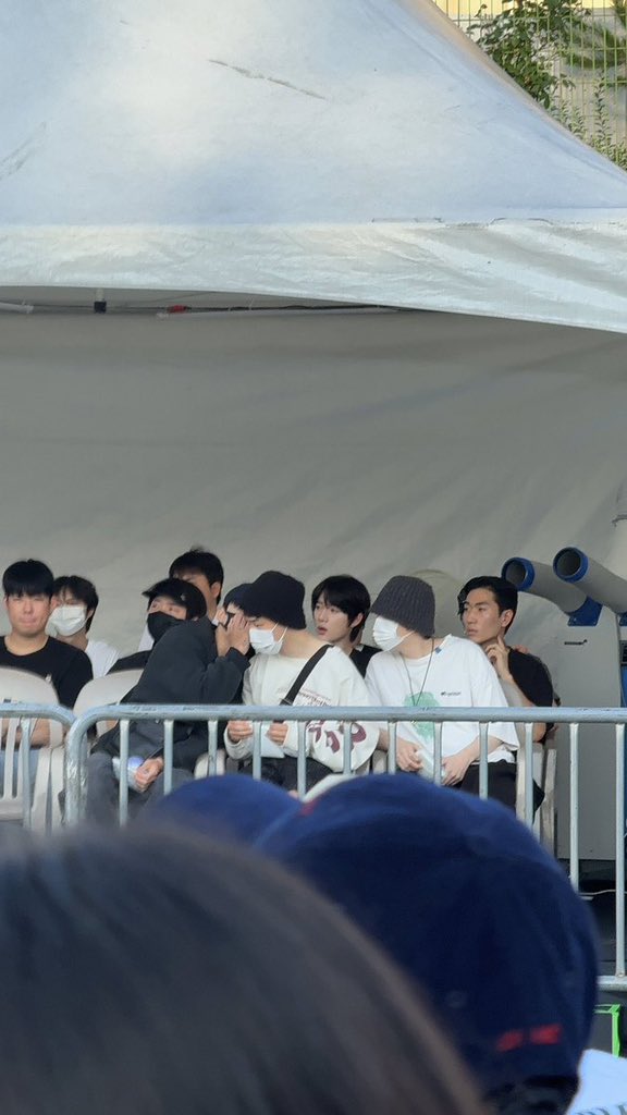 hi13oi's tweet photo. 이커염띠니커플머임…
정말 하루도. 
떨어져잇질않는구나… https://t.co/6iwDmIribA