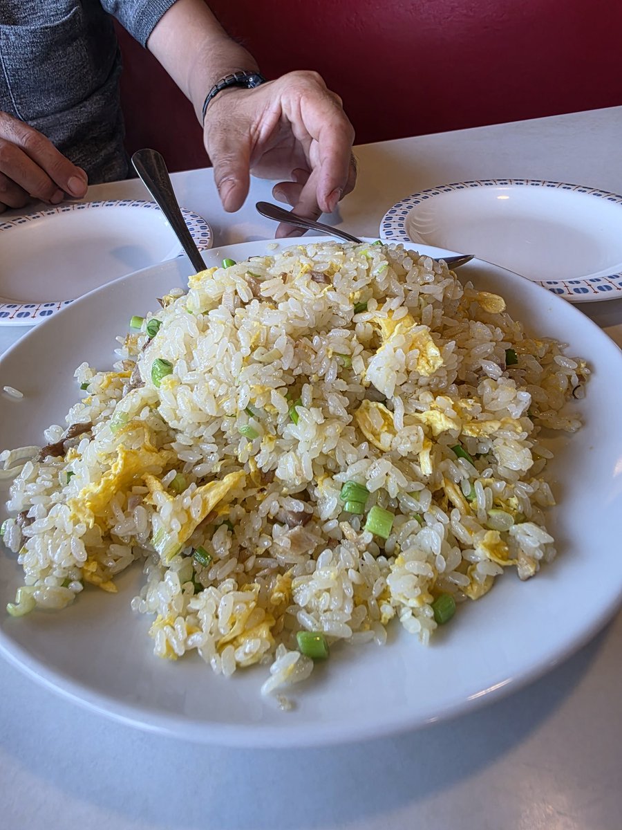 古川の川香菜房2号店。
台湾ラーメンと豚骨台湾ラーメンとニンニクチャーハン。台湾ラーメンズが味薄過ぎて💦💦💦ニンニクチャーハンは唯一無二の激ウマ！！
最近近場の中華料理屋巡りしてるけど全然違うのねん
 #中華料理   #大崎市  #川香菜房