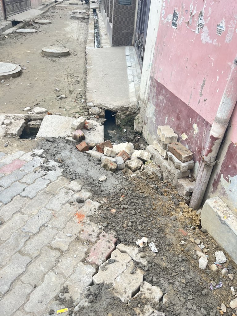 Gauravvvv98's tweet image. In Rishi Nagar, behind Arya Samaj Mandir – 551Ka/219Ga, Alambagh, drainage is completely blocked. Water enters homes and is damaging our house. No action despite repeated complaints. Please help urgently. 🙏
#Lucknow #DrainageProblem #UPGovt