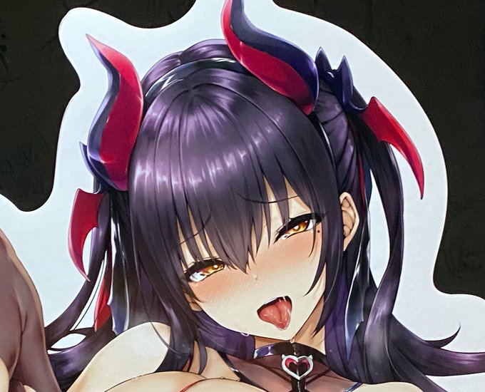 自分の描いたイラストが等身大POPになるなんて10年前じゃ想像もつかなかったにぇ… 