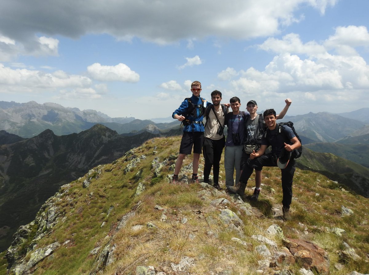 DavidSU26's tweet photo. I spent the last week with some friends in the mountain of León, birdwatching and enjoying the landscapes. The stars of the trip were 3 gray partridges, nests of wallcreepers, rufous-tailed r-t and white-winged snowfinches. https://t.co/VLzs8mkvSQ