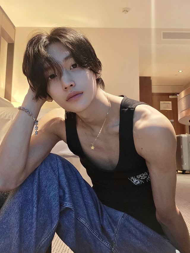 wonbinheesimp's tweet photo. bro wants me dead 😄🔫 https://t.co/u4tdC48A53