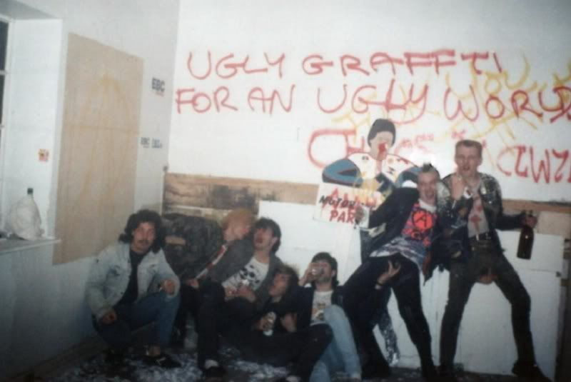 [30/06/2021] On This Day - a gang of punks held a squat party in Colwyn Bay - the police came, the punks conquered

link2wales.co.uk/1987/latest-ne…