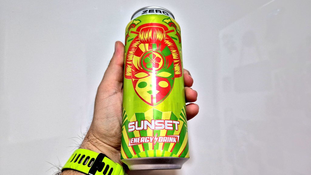 2️⃣1️⃣1️⃣
🥤 Nombre: Sunset
©️ Marca: <a href="/Mercadona/">Mercadona</a>
👅 Sabor: Manzana/piña
🎨 Color: Verde
💨 Gas: Si
⬛ Formato: 50cl
🔥 Energía: 2,1kcal/100ml
🧐 Análisis: Medio litro de energy drink fresquita sabor manzana por 10 calorías/lata. Los alquimistas de Juan Roig at work!
🤓 Rating: 7/10