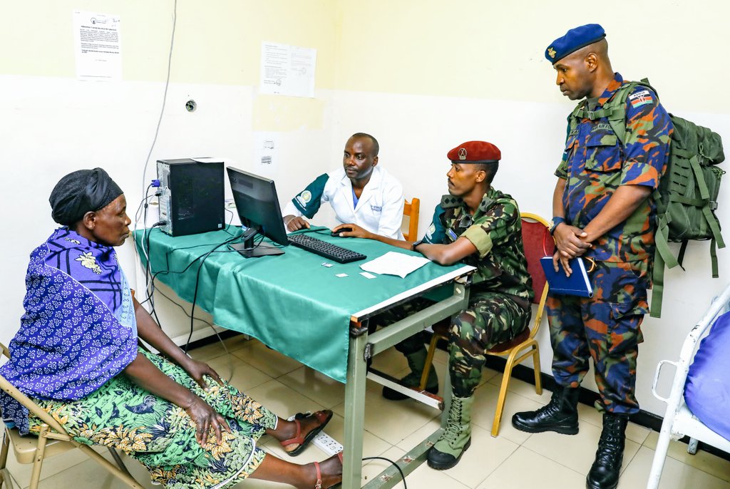 Nyanza District (@nyanzadistrict) on Twitter photo Inzobere z'abaganga b'itsinda ry'Ingabo z’Umuryango w’Afurika y’Uburasirazuba (5th East African Community-Civil Military Cooperation, EAC-CIMIC) ku bufatanye na RDF bari gutanga serivisi z'ubuvuzi bwihariye ku baturage benshi bari ku Bitaro bya Nyanza. <a href="/P_Kajyambere/">Kajyambere Patrick</a> <a href="/RwandaMoD/">Rwanda Defence Force</a> Inzobere z'abaganga b'itsinda ry'Ingabo z’Umuryango w’Afurika y’Uburasirazuba (5th East African Community-Civil Military Cooperation, EAC-CIMIC) ku bufatanye na RDF bari gutanga serivisi z'ubuvuzi bwihariye ku baturage benshi bari ku Bitaro bya Nyanza. <a href="/P_Kajyambere/">Kajyambere Patrick</a> <a href="/RwandaMoD/">Rwanda Defence Force</a>