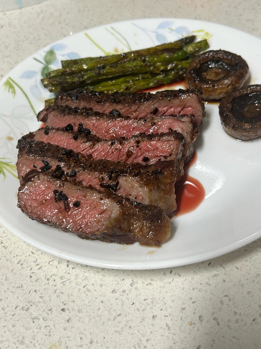 [INSTAGRAM]

winner winner steak dinner. 🥩👀

#NUEST #뉴이스트 <a href="/realaaronkwak/">아론 (AARON)</a>
#아론 #곽아론 #AARON #ARON