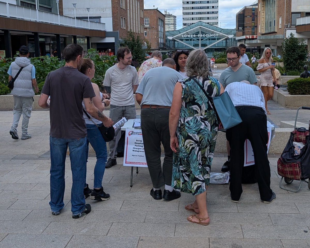 CovSocialists's tweet image. Another successful stall campaigning against rip-off hospital parking charges and to end the crisis in the NHS.
Sign our petitions and find out more here - linktr.ee/CoventrySP