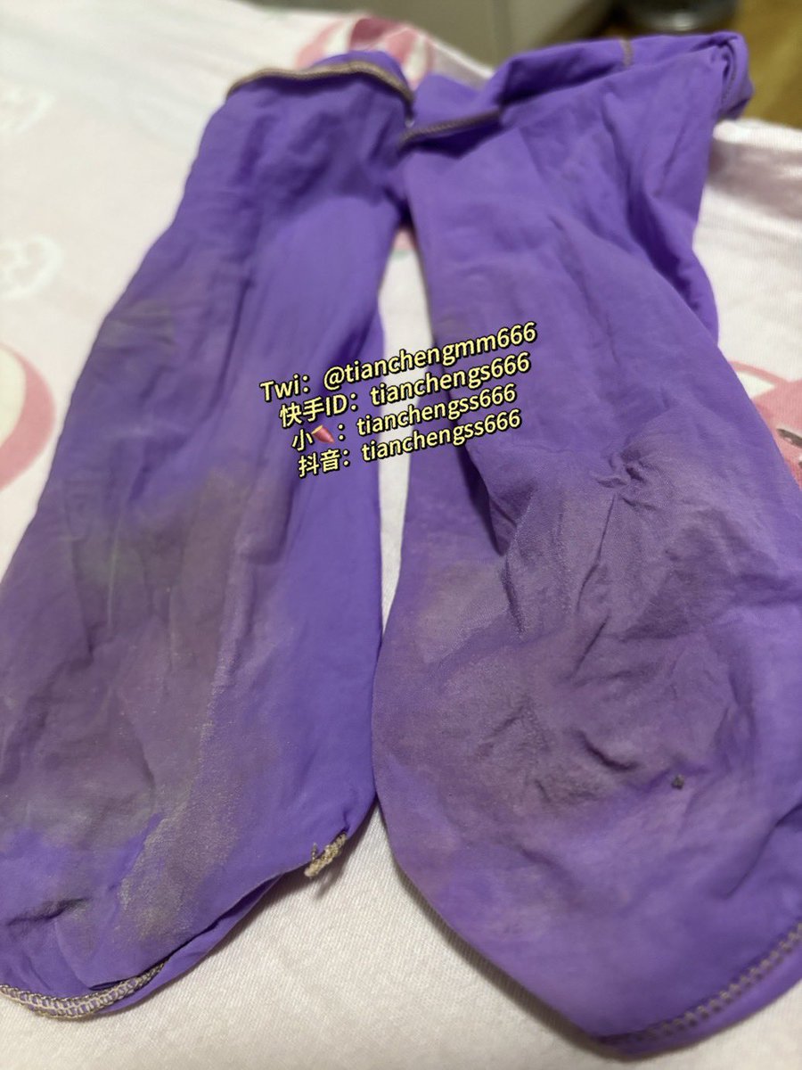 粉丝定制紫色马油短丝袜🧦

私信口令或者扫码过门槛🚪，购物可抵扣
唯一小号<a href="/tianchengmm777/">女王甜橙🍊</a> 反差日常
#原味 #定制 #调教 #妈妈 #丝袜 #汗脚 #臭袜子