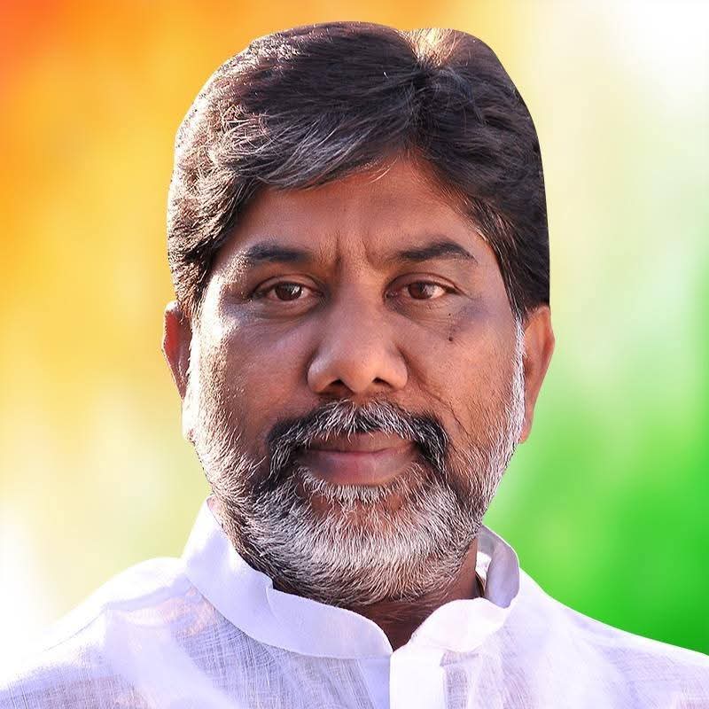Shambipur Raju MLC (@rajushambipur) on Twitter photo ప్రియమైన ఉప ముఖ్యమంత్రి మల్లు భట్టి విక్రమార్క (<a href="/Bhatti_Mallu/">Bhatti Vikramarka Mallu</a>) గారికి తెలంగాణ ఉద్యమకారుడు (శంబీపూర్ రాజు) సూటి ప్రశ్నలు
✳️ అయ్యా ఉప ముఖ్యమంత్రి గారు ఇన్నేళ్ల మీ రాజకీయ జీవితంలో నాడు గాని.. నేడు గాని ఎప్పుడైనా ఒక్కరు ఒక్కరంటే ఒక్క తెలంగాణ ఉద్యమ అమరుల కుటుంబాన్ని పరామర్శించారా? ప్రియమైన ఉప ముఖ్యమంత్రి మల్లు భట్టి విక్రమార్క (<a href="/Bhatti_Mallu/">Bhatti Vikramarka Mallu</a>) గారికి తెలంగాణ ఉద్యమకారుడు (శంబీపూర్ రాజు) సూటి ప్రశ్నలు
✳️ అయ్యా ఉప ముఖ్యమంత్రి గారు ఇన్నేళ్ల మీ రాజకీయ జీవితంలో నాడు గాని.. నేడు గాని ఎప్పుడైనా ఒక్కరు ఒక్కరంటే ఒక్క తెలంగాణ ఉద్యమ అమరుల కుటుంబాన్ని పరామర్శించారా?