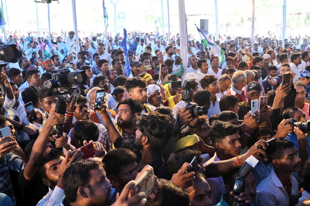 UpendraKushRLM's tweet image. बृहत अखंड भारत की ऐतिहासिक और पवित्र भूमि गयाजी के गांधी मैदान में बिहार वासियों के हक़-हुक़ूक़ की खातिर राष्ट्रीय लोक मोर्चा के संघर्ष के क्रम में आयोजित "#संवैधानिक_अधिकार_परिसीमन_सुधार" महारैली में जनसैलाबी आशीर्वाद के तौर पर शामिल आमजनों एवं #RLM के कर्मठ, ओजस्वी व संघर्षशील…