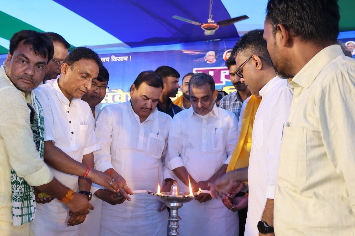 UpendraKushRLM's tweet image. बृहत अखंड भारत की ऐतिहासिक और पवित्र भूमि गयाजी के गांधी मैदान में बिहार वासियों के हक़-हुक़ूक़ की खातिर राष्ट्रीय लोक मोर्चा के संघर्ष के क्रम में आयोजित "#संवैधानिक_अधिकार_परिसीमन_सुधार" महारैली में जनसैलाबी आशीर्वाद के तौर पर शामिल आमजनों एवं #RLM के कर्मठ, ओजस्वी व संघर्षशील…