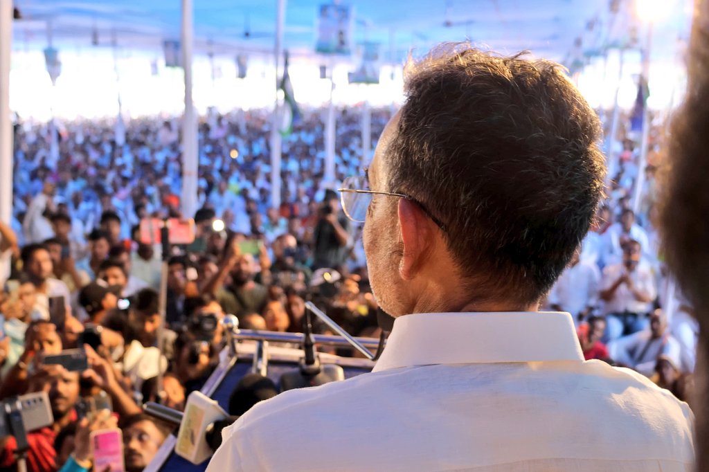 UpendraKushRLM's tweet image. बृहत अखंड भारत की ऐतिहासिक और पवित्र भूमि गयाजी के गांधी मैदान में बिहार वासियों के हक़-हुक़ूक़ की खातिर राष्ट्रीय लोक मोर्चा के संघर्ष के क्रम में आयोजित "#संवैधानिक_अधिकार_परिसीमन_सुधार" महारैली में जनसैलाबी आशीर्वाद के तौर पर शामिल आमजनों एवं #RLM के कर्मठ, ओजस्वी व संघर्षशील…