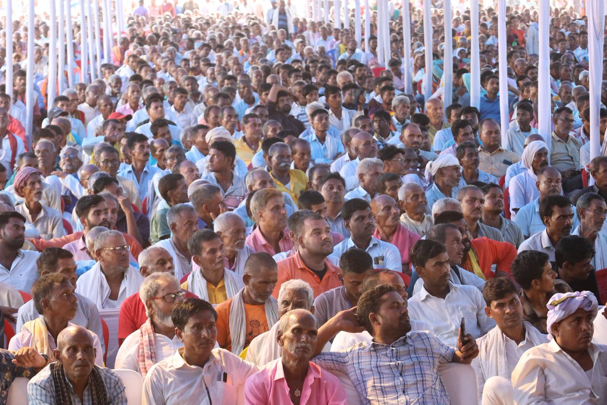 UpendraKushRLM's tweet image. बृहत अखंड भारत की ऐतिहासिक और पवित्र भूमि गयाजी के गांधी मैदान में बिहार वासियों के हक़-हुक़ूक़ की खातिर राष्ट्रीय लोक मोर्चा के संघर्ष के क्रम में आयोजित "#संवैधानिक_अधिकार_परिसीमन_सुधार" महारैली में जनसैलाबी आशीर्वाद के तौर पर शामिल आमजनों एवं #RLM के कर्मठ, ओजस्वी व संघर्षशील…