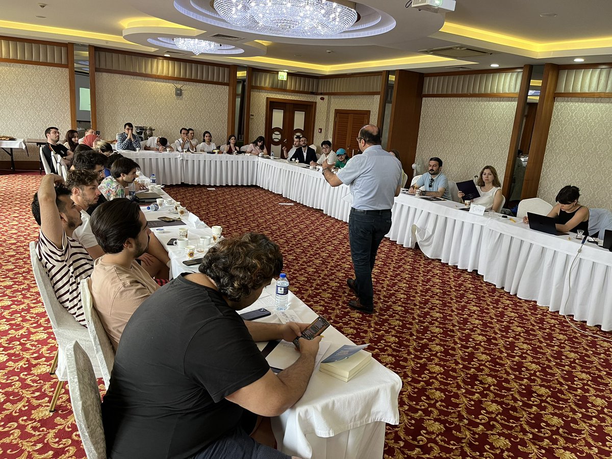 Özgürlük Araştırmaları (@ozgurlukar) on Twitter photo Liberalizm 101 Seminerimizin ikinci oturumu, Doç. Dr. Ali Rıza Çoban’ın (<a href="/lawarc2002/">Ali Rıza Çoban</a>) “Hukukun Üstünlüğünün Unsurları” sunumuyla sürüyor. Liberalizm 101 Seminerimizin ikinci oturumu, Doç. Dr. Ali Rıza Çoban’ın (<a href="/lawarc2002/">Ali Rıza Çoban</a>) “Hukukun Üstünlüğünün Unsurları” sunumuyla sürüyor.