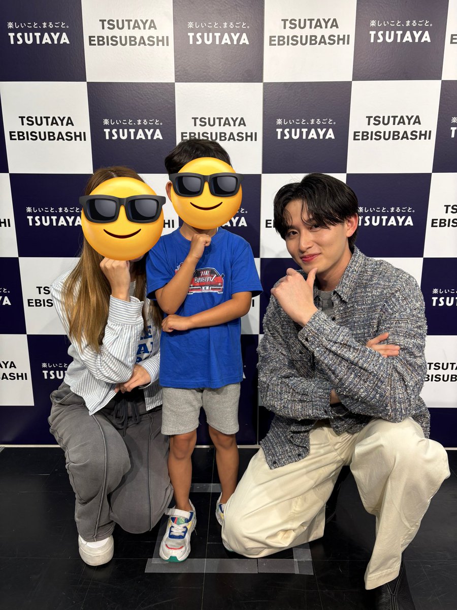 今更ながらゆうきちの写真集イベのこと。
息子はこの日の為に美容室でゆうきちの画像見せて"こんな感じにしてください"って伝えてゆうきちヘアにしてイベ当日は伝えたかった"ゆうき君だいすき"ってことを頑張って伝えてた！その時のゆうきちの反応が可愛すぎて良いもの見せてもらった💙幸せすぎた♡♡