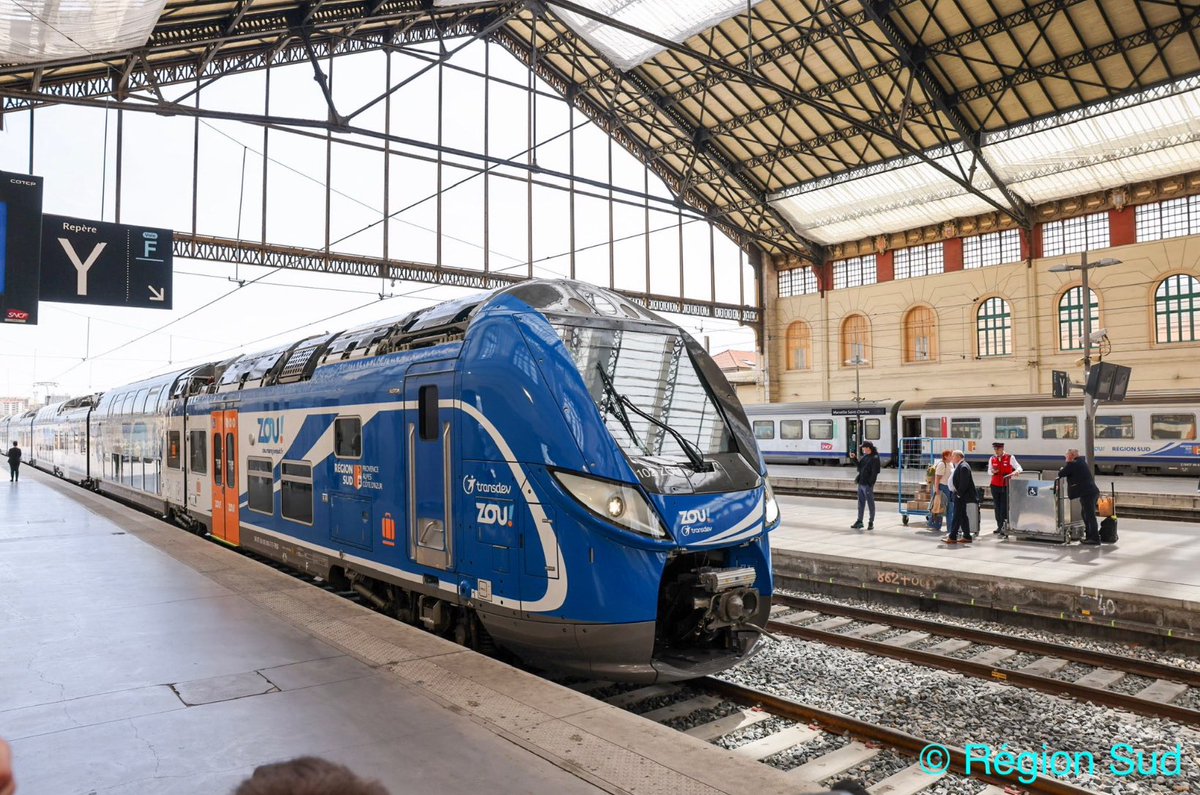 wavitch's tweet photo. Bienvenue et longue vie à @Transports_zou 🥳🎉 petit message personnel à 🖕 @SNCFVoyageurs @GroupeSNCF 🖕Vous n’aurez plus aucun centime de ma part entre #Marseille et #nice fini d’etre traiter comme des chiens. @Transdev ❤️❤️ Bienvenue! https://t.co/aBwXWC9ymO