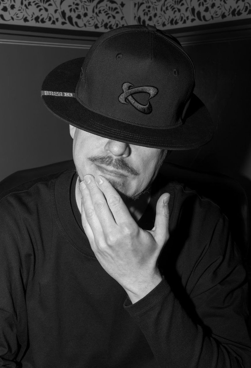 BRIMBACK × KASTA is out now! Встречайте одобренный Кастой бримбэк - бейсболку с круглыми полями: чёрную, строгую, классическую.

Достать здесь:
brimback.com

Brimback — бренд широкополых бейсболок, созданный Влади в эмиграции.
Доставка по всему миру (кроме стран под