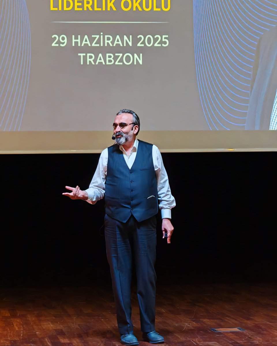 ak_macka's tweet photo. Genel Merkez Ar-GE ve Eğitim Başkanlığımızca düzenlenen Teşkilat Akademisi Liderlik Okulunun 4. oturumu “Motivasyon” başlığıyla Senai DEMİRCİ ile devam ediyor.

#BuSeninHikayen

@genelmerkezarge
@abuyukgumus
@drsezginmumcu
@senaidemirci https://t.co/9hLJ2uqWsN
