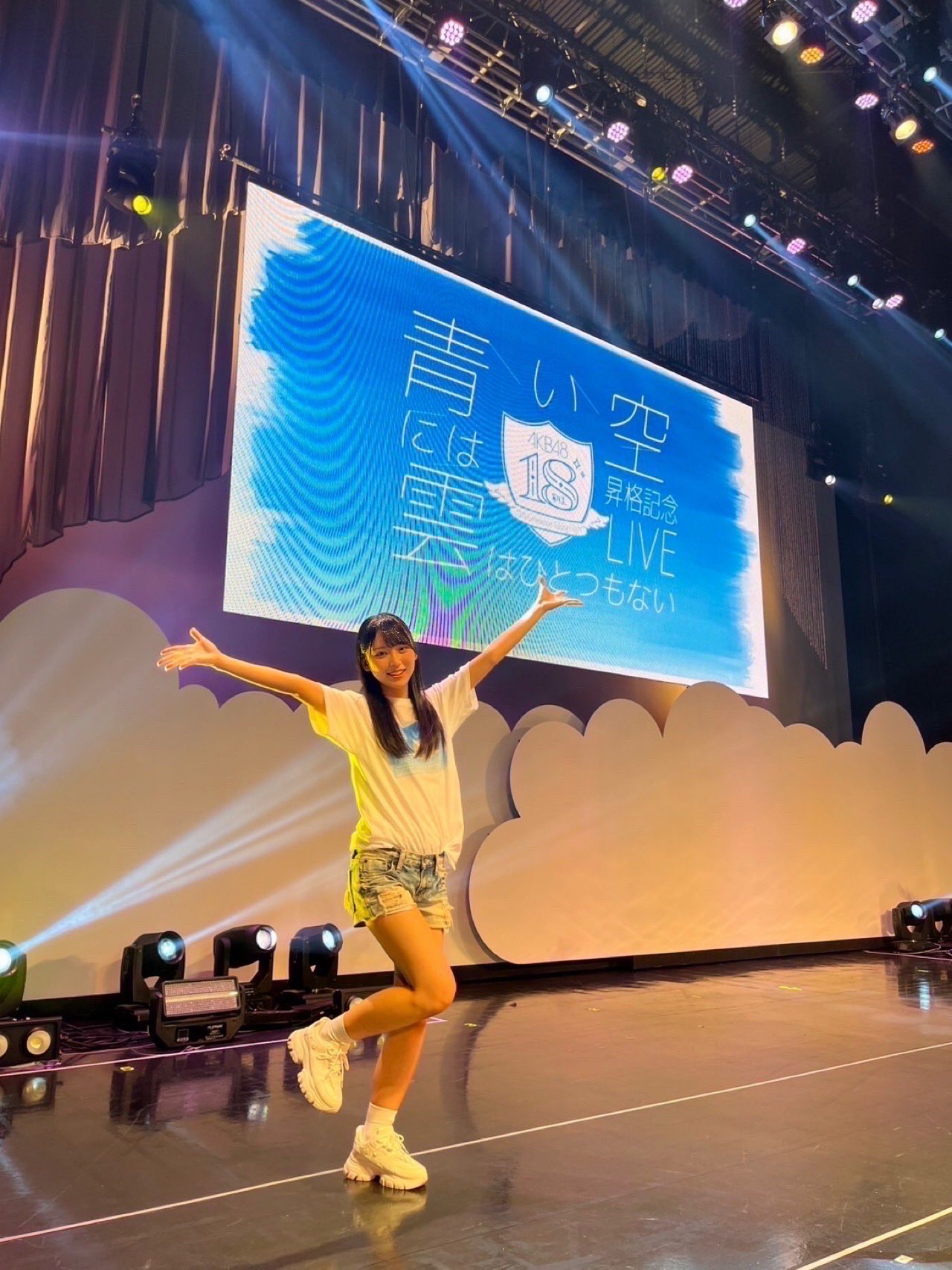 丸山ひなた　AKB48 18期生昇格記念LIVE！直筆サイン入り生写真 AKB48丸山ひなた 18期生昇格記念LIVE会場生写真 2種 ステッカー