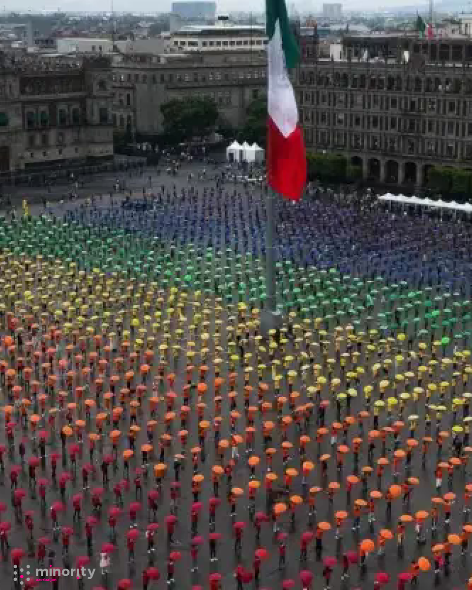 minorityaze's tweet photo. Meksikada minlərlə LGBTQ+ aktivisti tərəfindən 'indiyə qədərki ən böyük insan Qürur bayrağı' yaradılıb.

#mexicopride #lgbtqi #queerflag #lgbtqimedia https://t.co/jAYgaIHasT