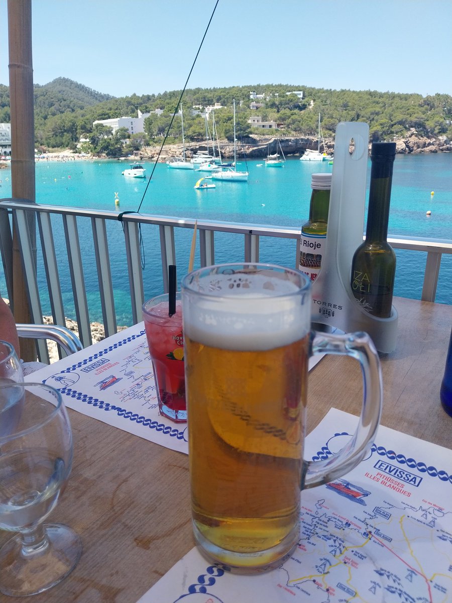 Celt46123799's tweet image. Weather warnings, sooooo decided to heed the local goverments advice and get out of the Sun and drink plenty of liquids.