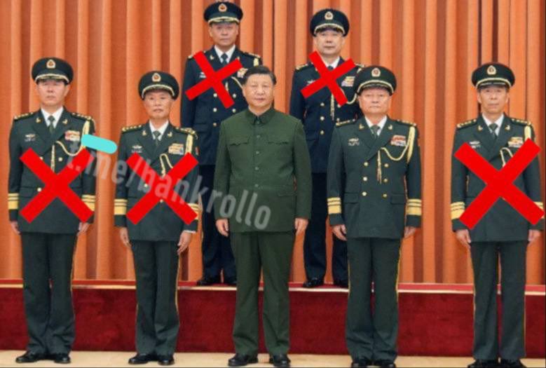 Си Цзиньпин «зачистил» генералов в Минобороны Китая. Из шести человек на фото, которое было сделано в 2024 году, должность сохранил только один, Остальные исчезли таинственным образом.