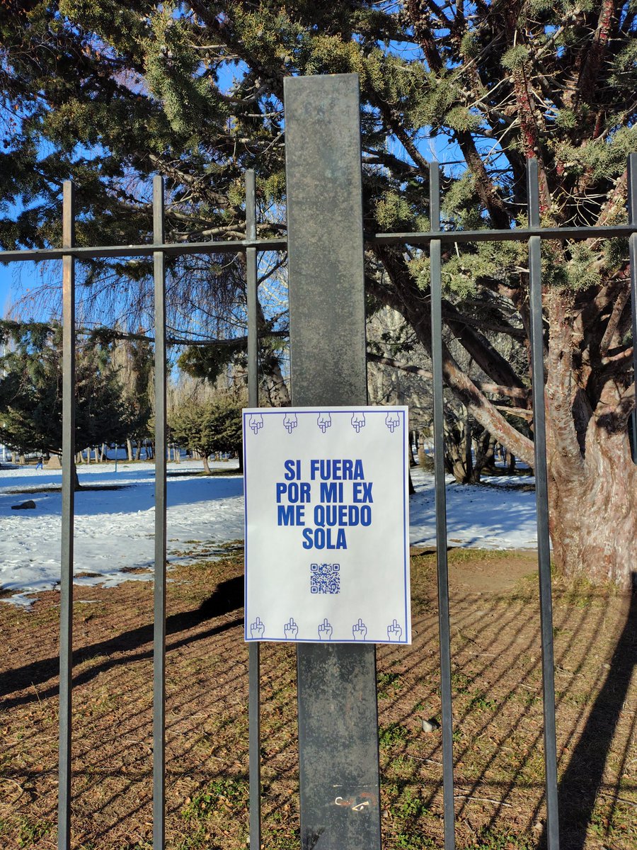 iaitns's tweet photo. en invierno y con nieve igual se salio a pegar los carteles de cuarto azul 💙🇦🇷

#CUARTO27 #LaBatallaAitaner https://t.co/9eKI2laRC0