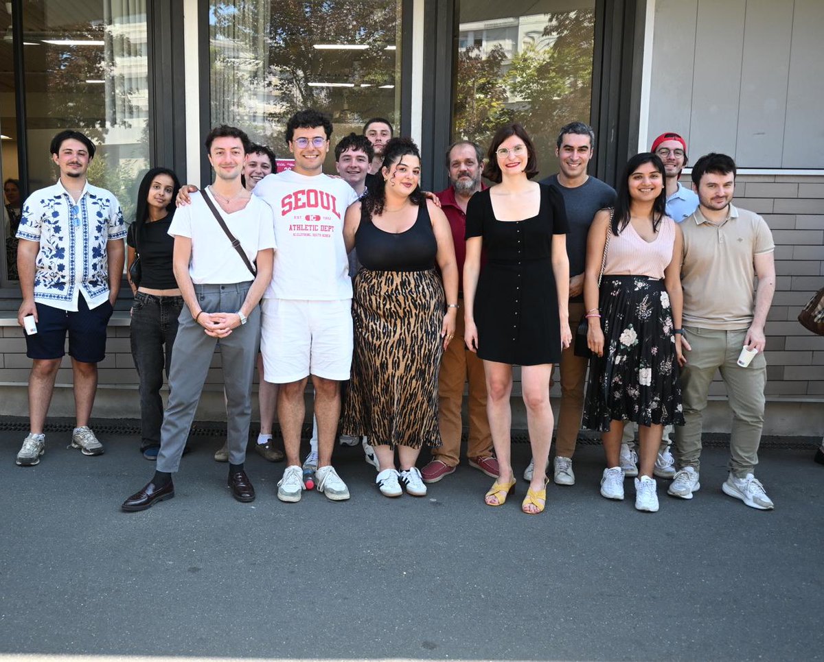 Samedi à la Pride avec <a href="/lesJeunesSoc/">Les Jeunes Socialistes</a> pour défendre les droits LGBTQIA + face à l’international réactionnaire 🌈✊

Aujourd’hui à la Fête de la Rose du <a href="/PSMontreuil/">PS - Montreuil</a> pour parler quartiers populaires et préparer les municipales avec les <a href="/jeunes_soc_93/">Jeunes socialistes de Seine-Saint-Denis 🇪🇺🌹</a> ! 🌹🌇

On lâche rien !