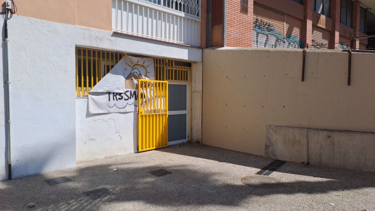 Dona gust! Pintades tretes en un tres i no res! Gràcies <a href="/BCN_SantsMont/">Districte de Sants-Montjuïc</a>