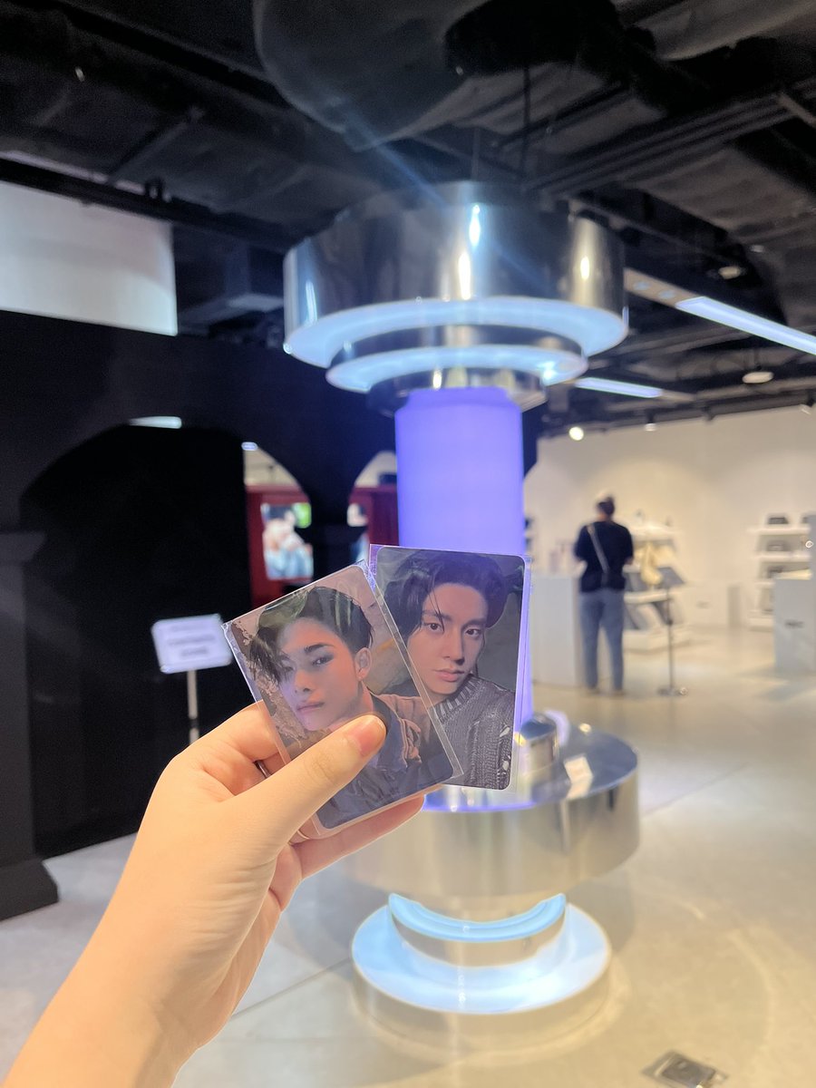 enhypen pop up at bangkok!