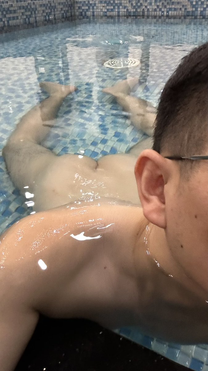 EdanneDC's tweet photo. 你们不要盯着看，再看的话，屁眼里的su按摩器要被发现了 https://t.co/5D5Ff1feSK