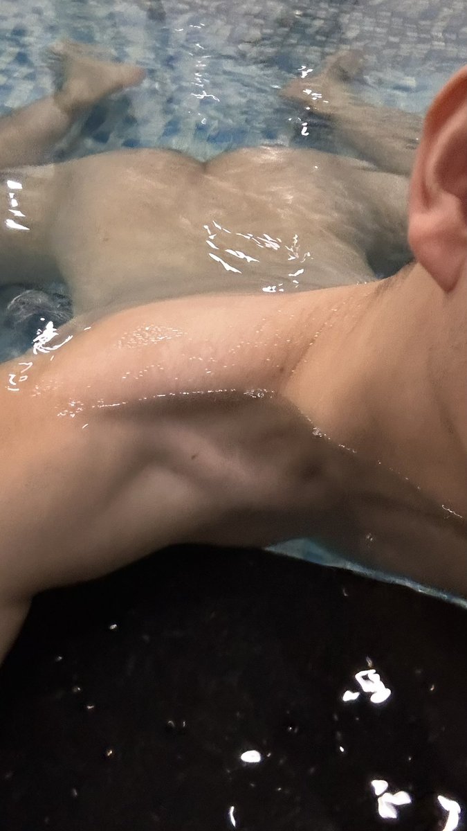 EdanneDC's tweet photo. 你们不要盯着看，再看的话，屁眼里的su按摩器要被发现了 https://t.co/5D5Ff1feSK