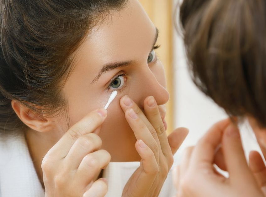 TheBeautyEpic's tweet image. Want longer, thicker lashes naturally? Try these DIY eyelash growth serums made with nourishing, safe ingredients!
👉 beautyepic.com/diy-eyelash-gr… 

#DIYBeauty #EyelashGrowth #NaturalLashes #BeautyTips #LashCare #CleanBeauty