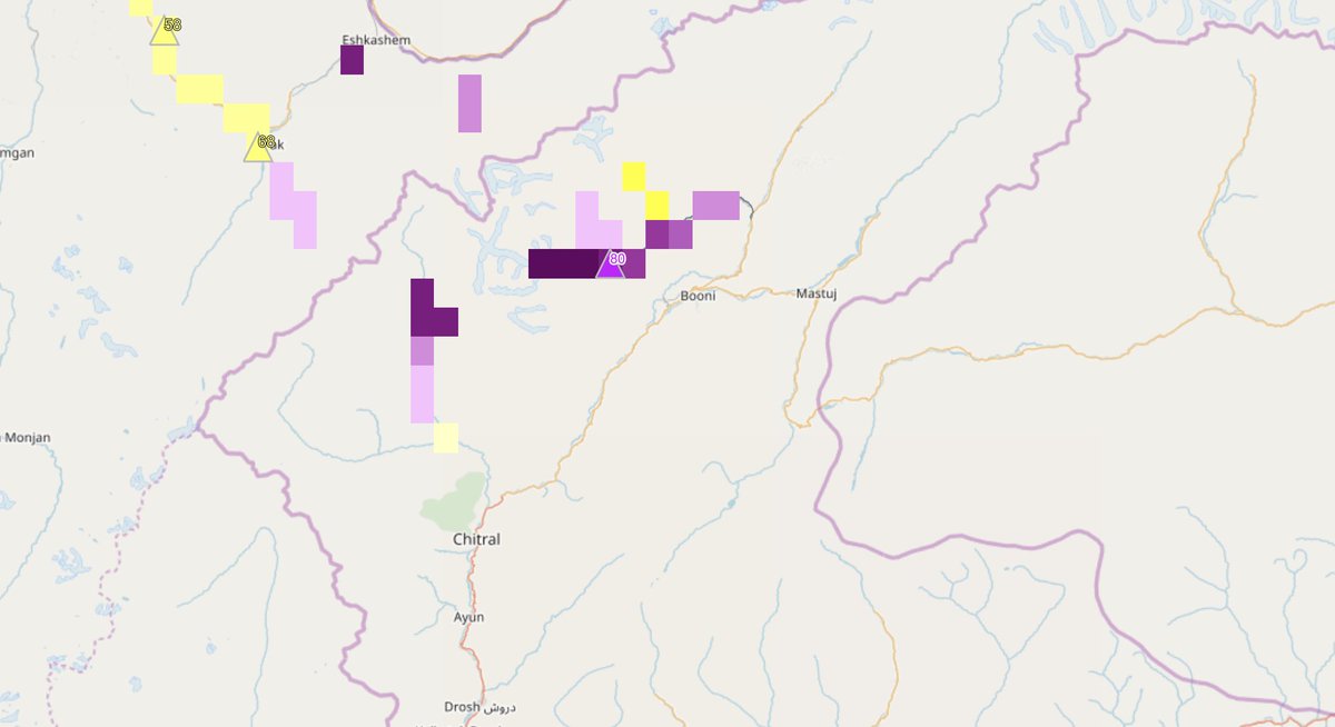 umair_haider's tweet image. 🚨CHITRAL: According to the global flood forecast models, there is a high risk of SEVERE river flooding. The threat is highest for the purple points and areas downstream. Forecasts predict a major flood event (20-year severity level) with up to 80% probability. Please stay alert!