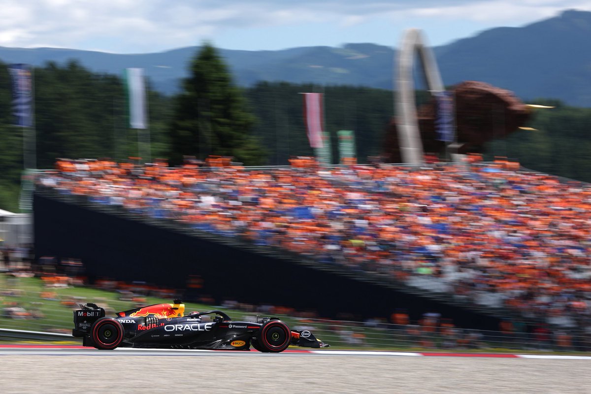 VerstappenCOM's tweet photo. 🧡 A HUGE THANK YOU, to the Orange Army!!! It was very unfortunate what happend on track, but you all supported in the best way possible this weekend. Thank you 🙏

#AustrianGP https://t.co/byT9DCcl1J