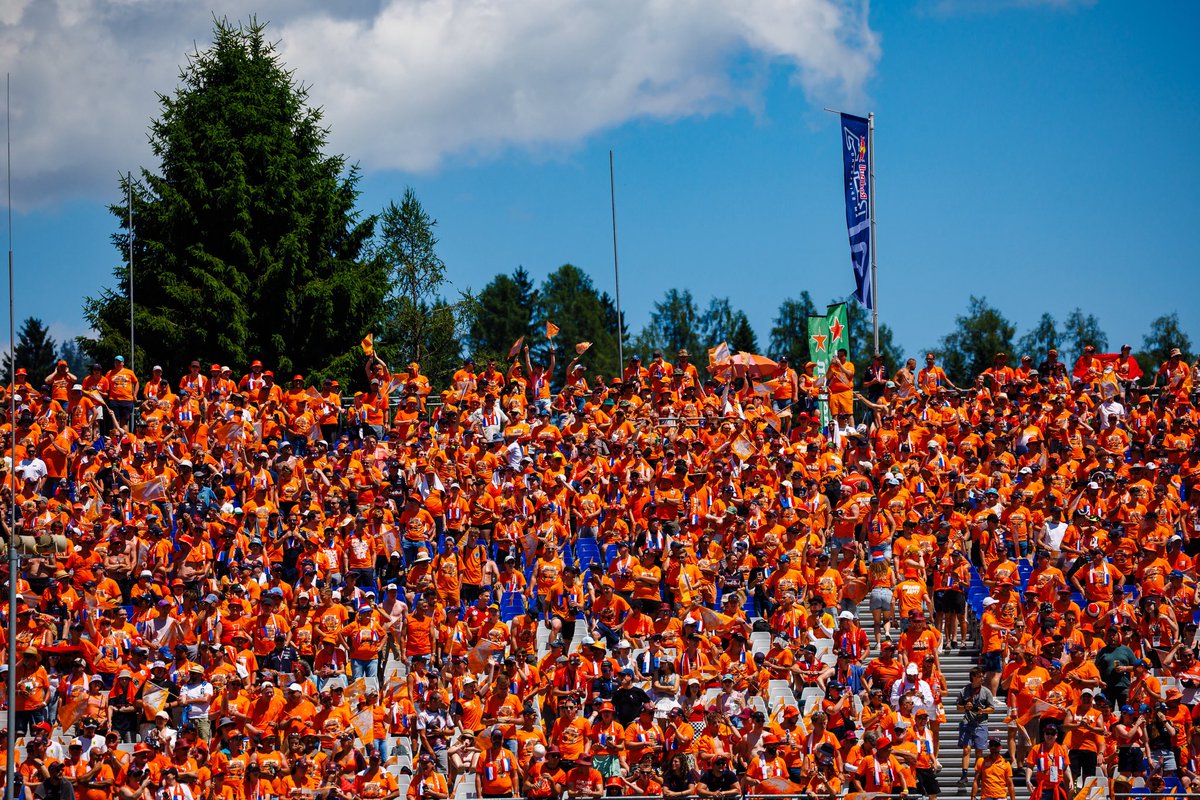 VerstappenCOM's tweet photo. 🧡 A HUGE THANK YOU, to the Orange Army!!! It was very unfortunate what happend on track, but you all supported in the best way possible this weekend. Thank you 🙏

#AustrianGP https://t.co/byT9DCcl1J