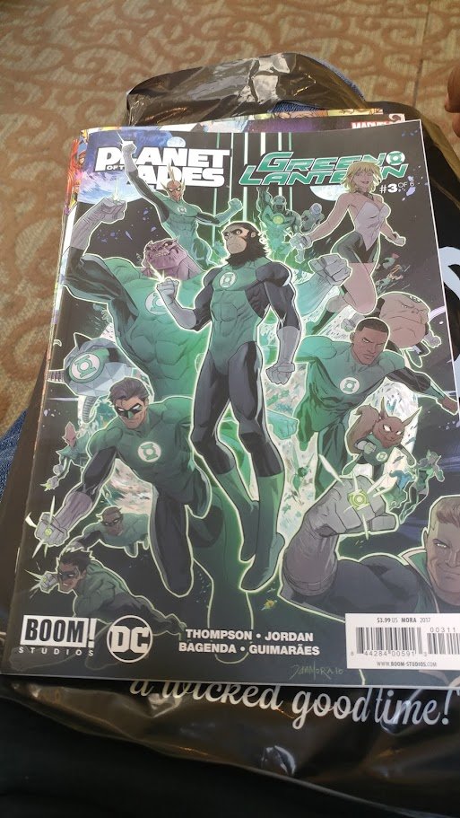 comicbookaddt's tweet photo. Happy #SundayThrowback, #comicbookaddicts! What better way to spend a Sunday than remembering this wild crossover: Planet of the Apes / Green Lantern #3! Two great franchises, one awesome comic. Have you read this one? #GreenLantern #PlanetoftheApes #DCCrossOver #BOOMStudios https://t.co/rEXsZDg21o