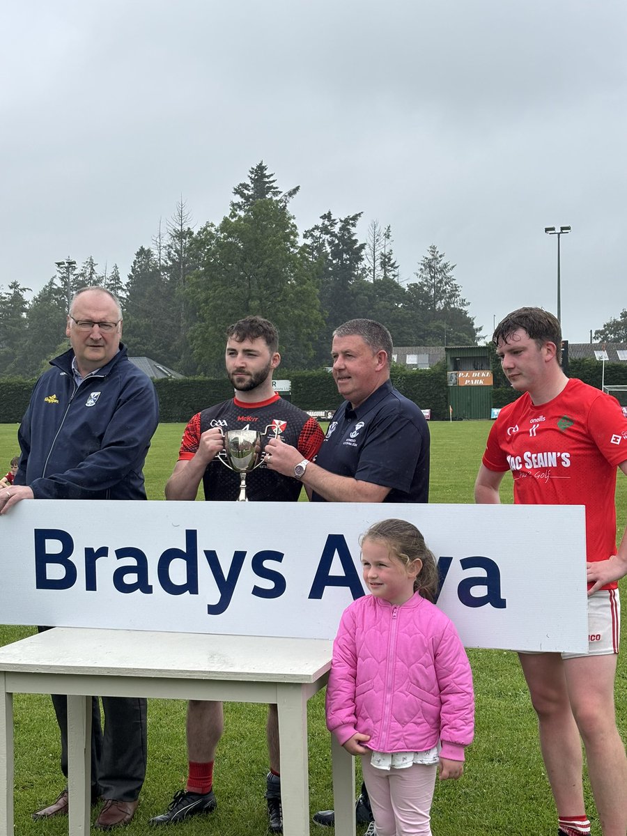 BailieboroS's tweet photo. 🏆 𝗟𝗘𝗔𝗚𝗨𝗘 𝗖𝗛𝗔𝗠𝗣𝗜𝗢𝗡𝗦 🏆

Great afternoon in Stradone where our Reserve Men claimed the @BradysArvaVW Division 2 League title against a dogged @CornafeanGAA.

Congrats to captain Diarmuid Donnellan, all the lads and management team of Bryan, Sean, Dylan &amp; Ronan. https://t.co/NbmHHIsGj7