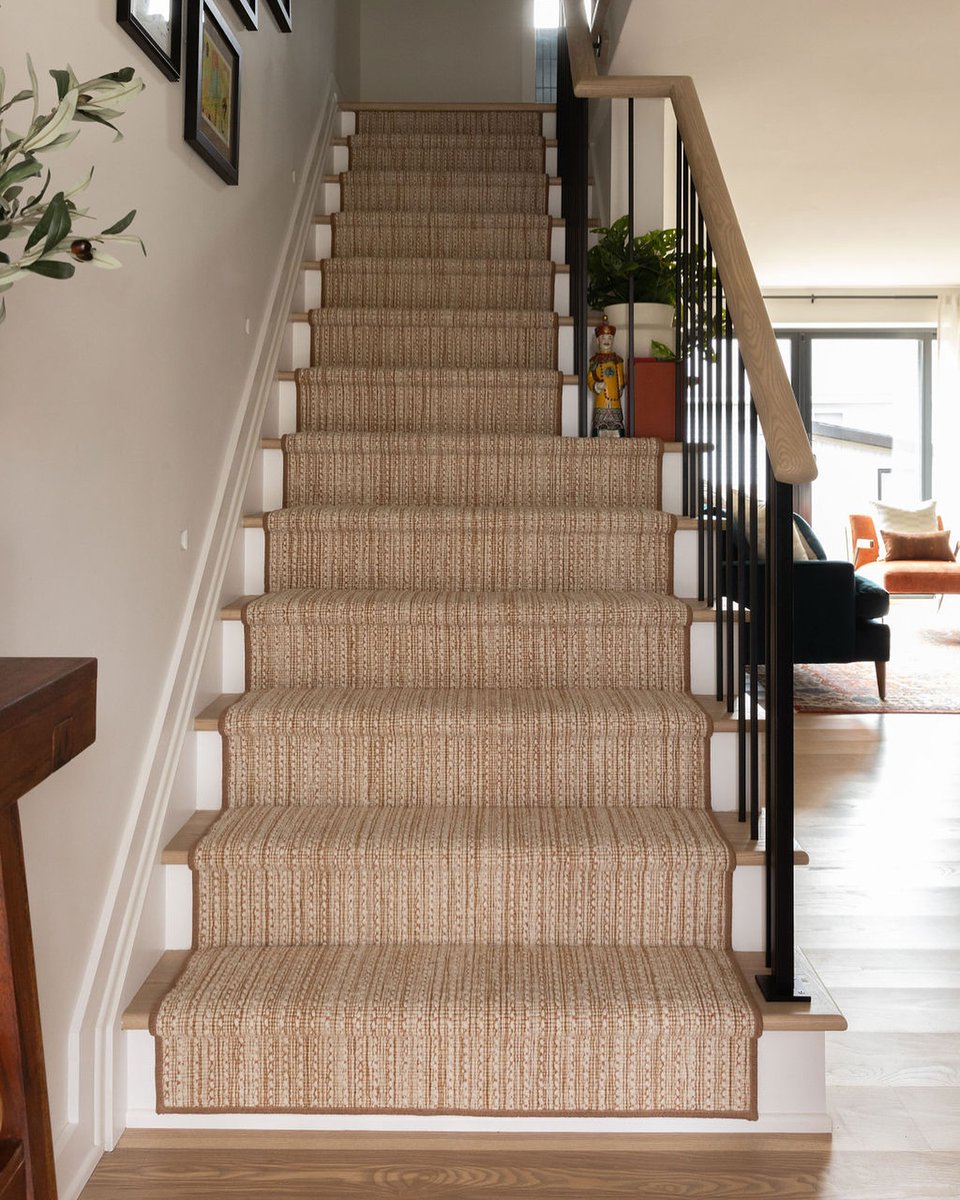 Sophisticated texture meets timeless durability with Sawyer. 

View all available colors: hubs.ly/Q03s-VrK0

@daneandjute #stantoncarpet #carpetrunner #carpetlove #luxurycarpet #stairrunner #staircases #homeinspo #luxurydesign #staircasedesign #handloomed #woolcarpet