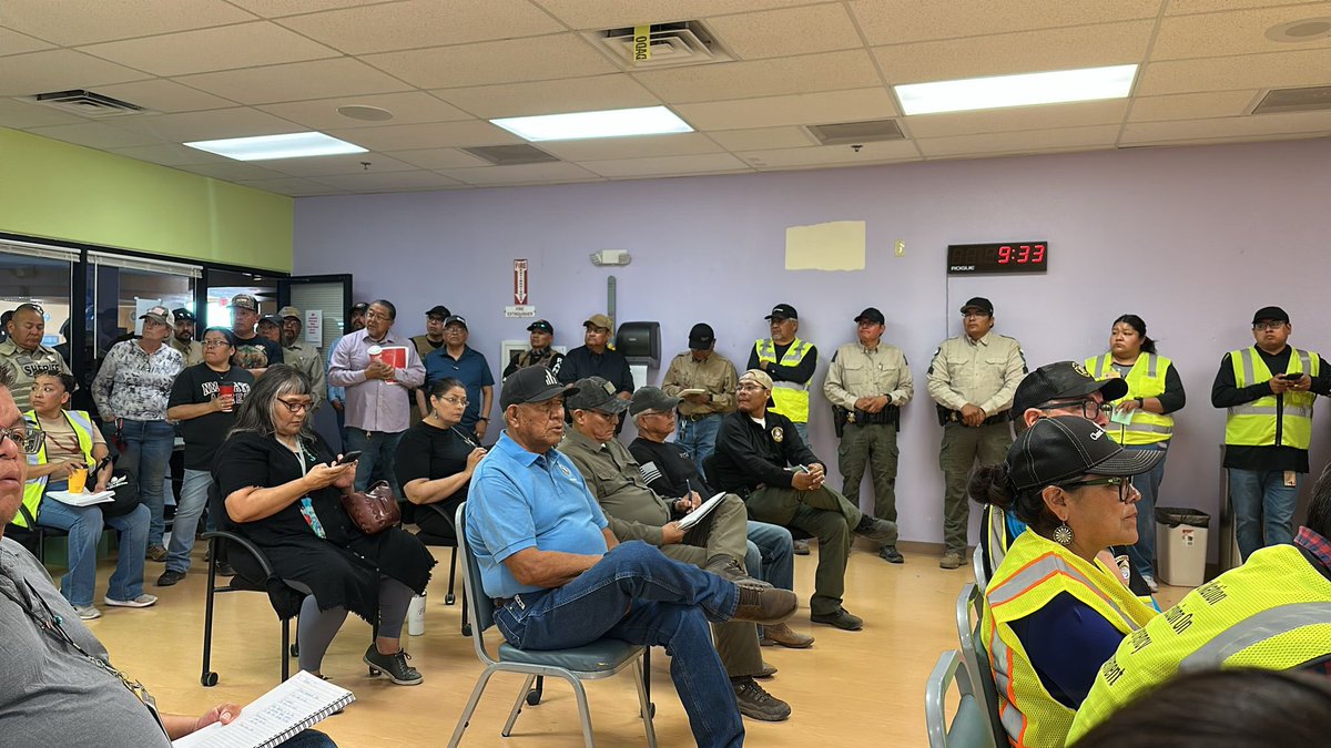 BuuVanNygren's tweet image. STILL ZERO CONTAINMENT OF OAK RIDGE FIRE
CONTAINMENT: As of 9:30 AM, the Oak Ridge Fire remains at 0% containment, according to the Bureau of Indian Affairs (BIA) officials. A total of 55 firefighters are currently on scene working to control the fire. BIA officials updated the…