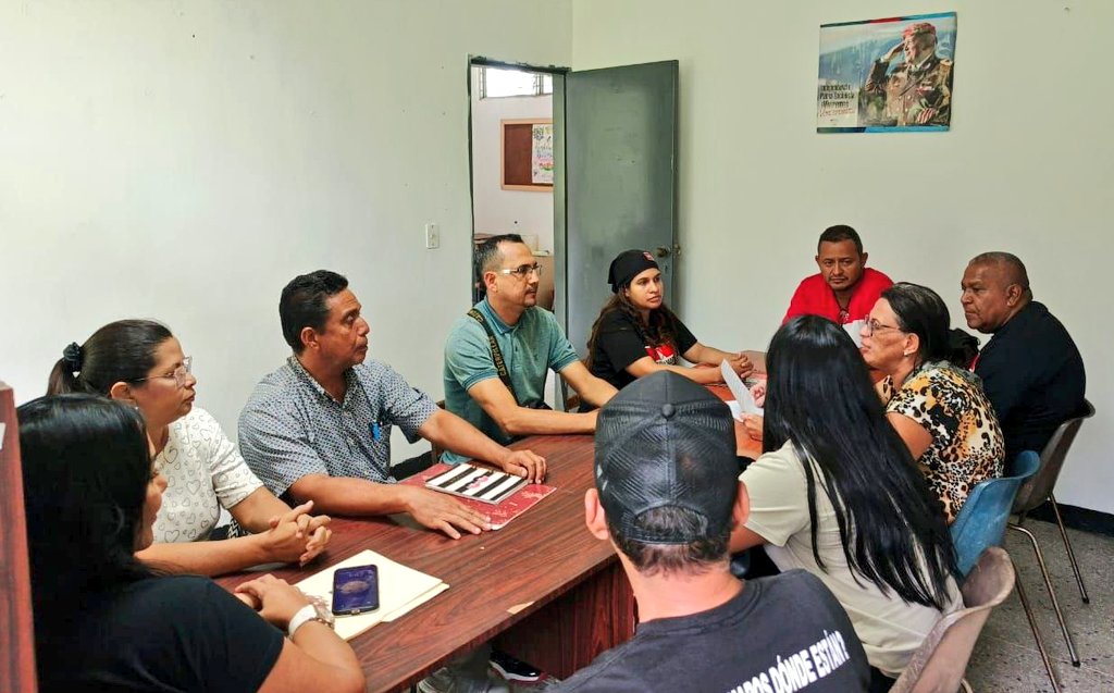 #EnFoto 📸|| La Dirección Regional Operativa del estado <a href="/CaraboboMrt_2/">Oficial Carabobo Mrt</a> realizó reunión para organizar la ofensiva electoral de cara a la gran victoria popular del próximo #27Jul. Así como también planificar estratégicamente los emprendimientos y el fortalecimiento económico